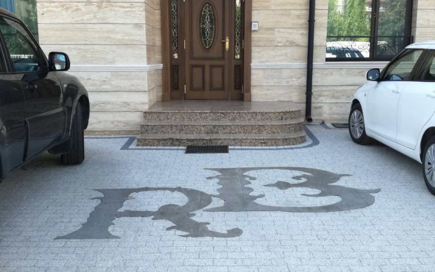 алея пред хотел