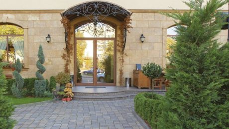 алея пред бирария