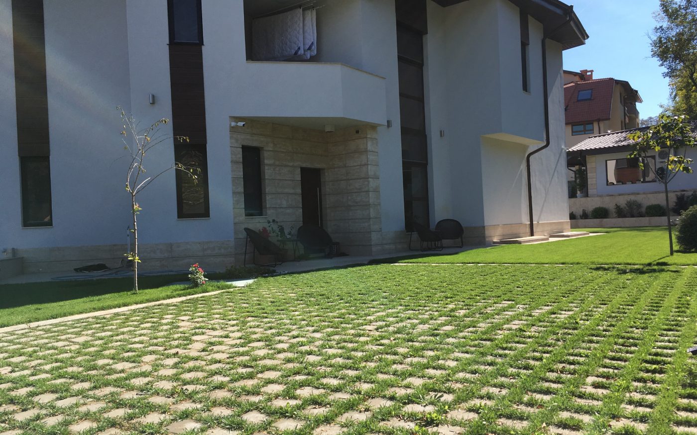 Eco green паваж при подход към гаража