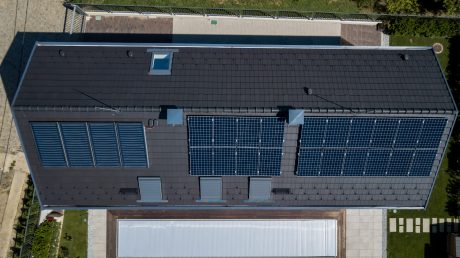 Първата е4 къща в България