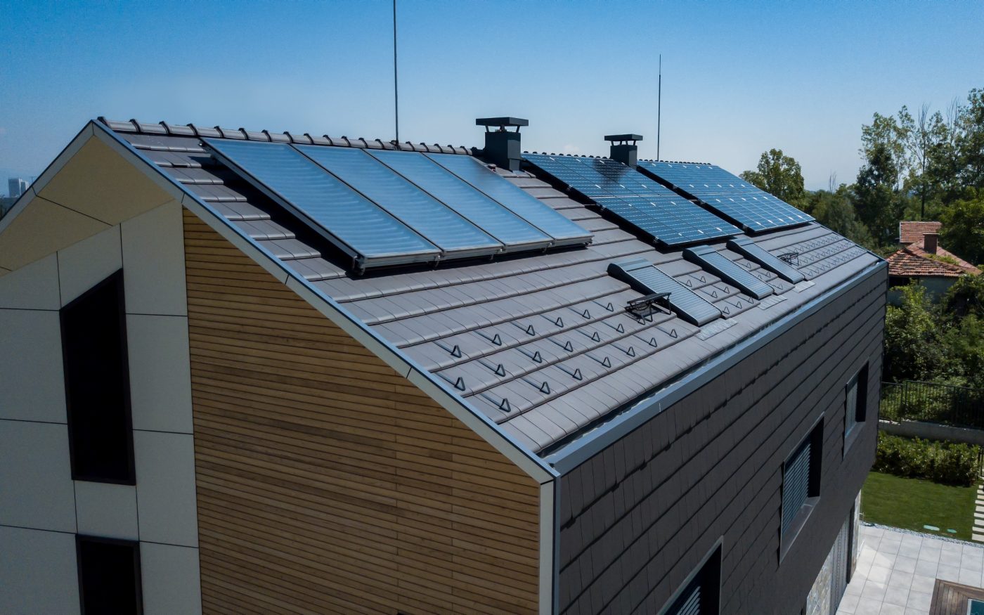 Първата е4 къща в България