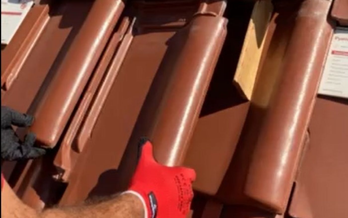 Стъпка 3 – откачане на желаната керемида от дървената скара