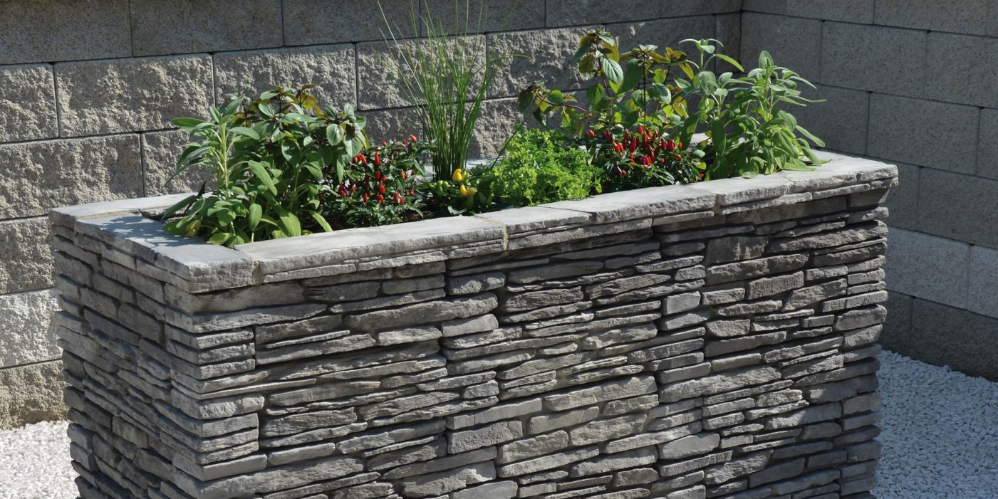 Композиоционна снимка Bradstone Milldale система за стени и огради - сив меланж