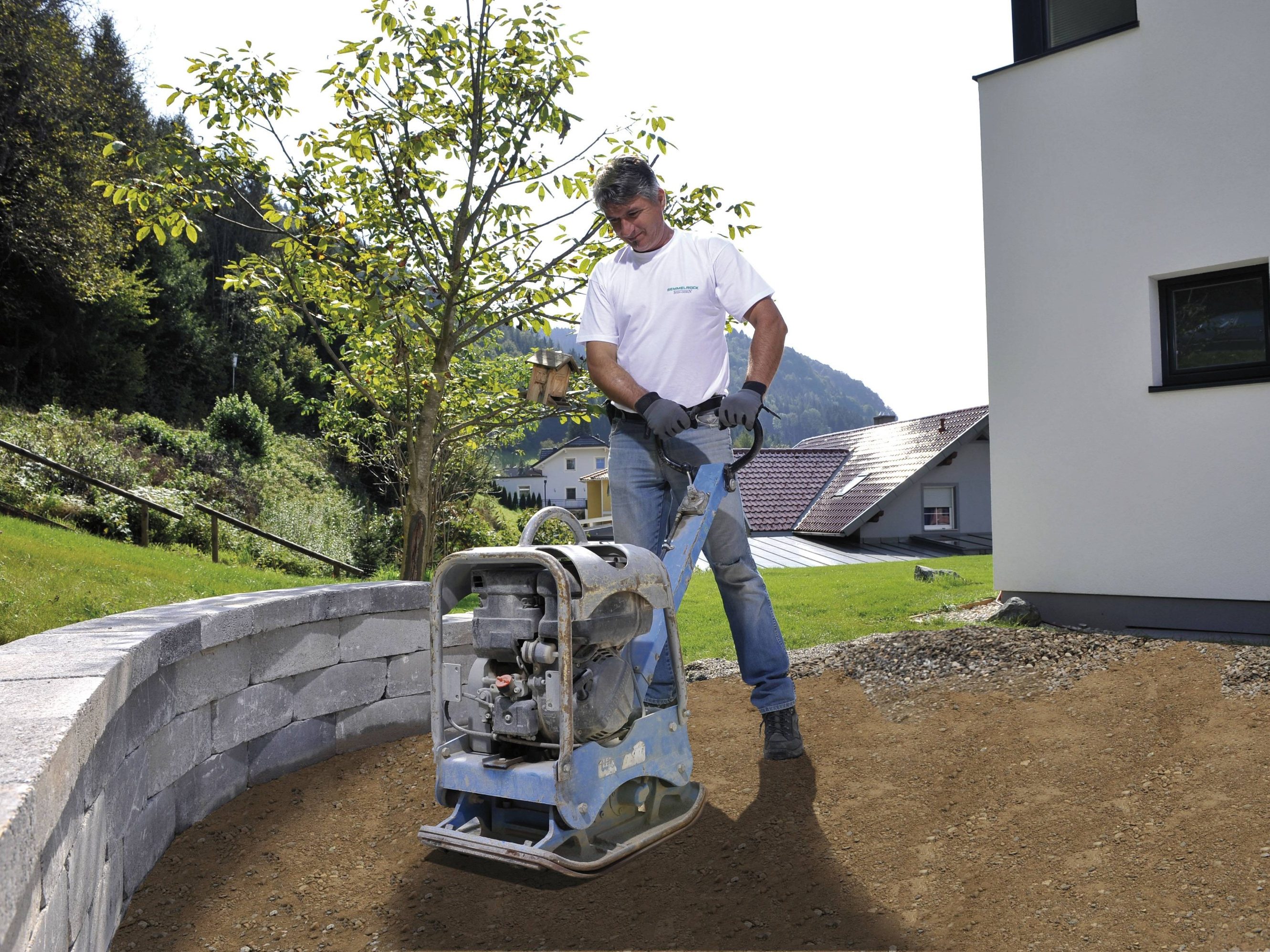 Инсталация настилки - вибриране на носещата основа