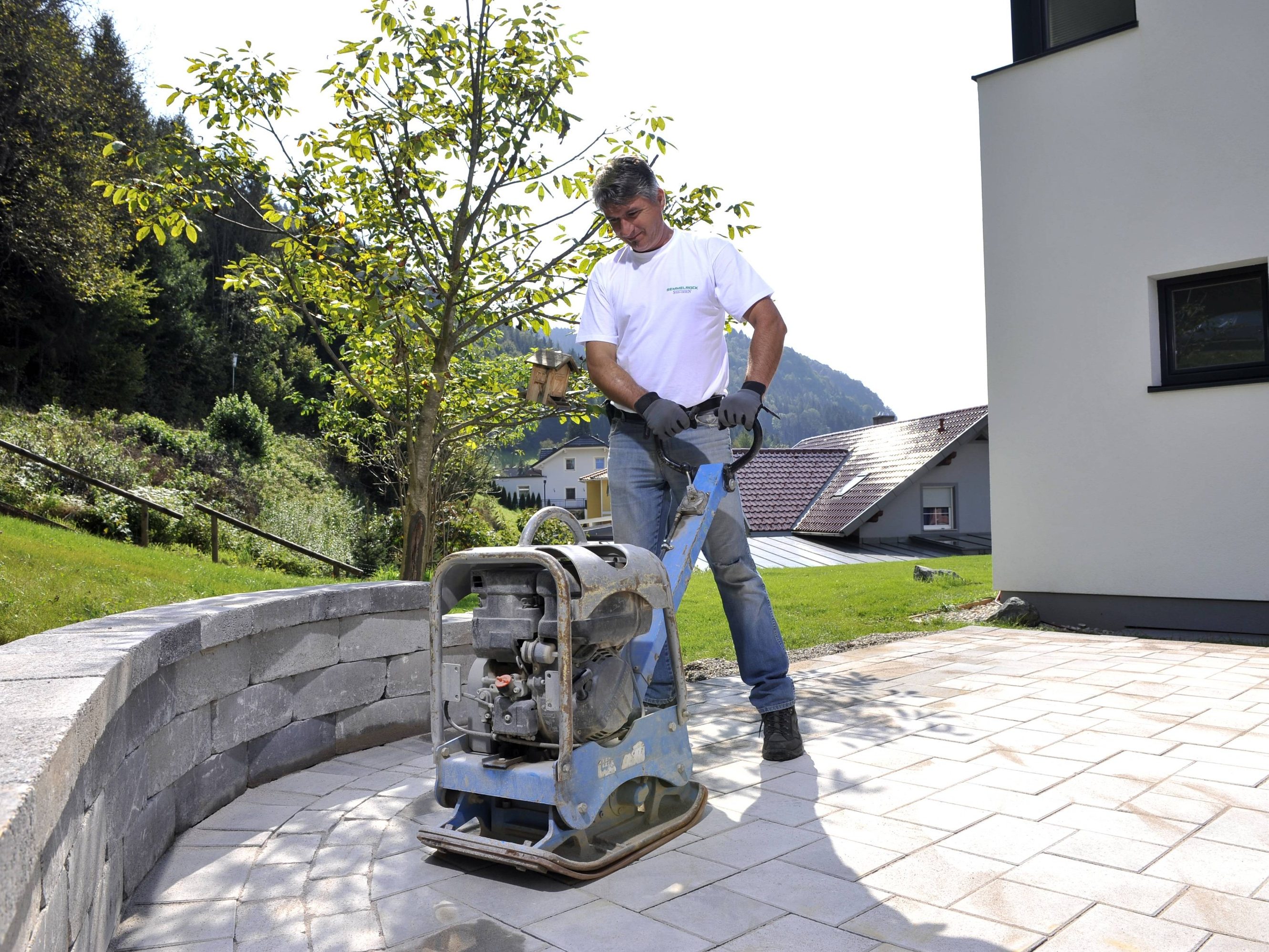 Инсталация настилки - виброуплътняване 