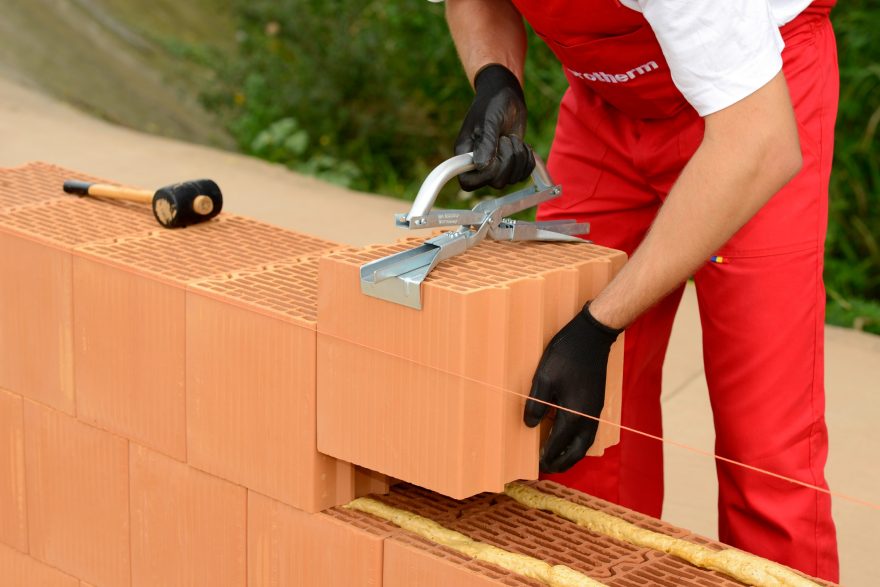 Поставяне на тухли Porotherm Profi