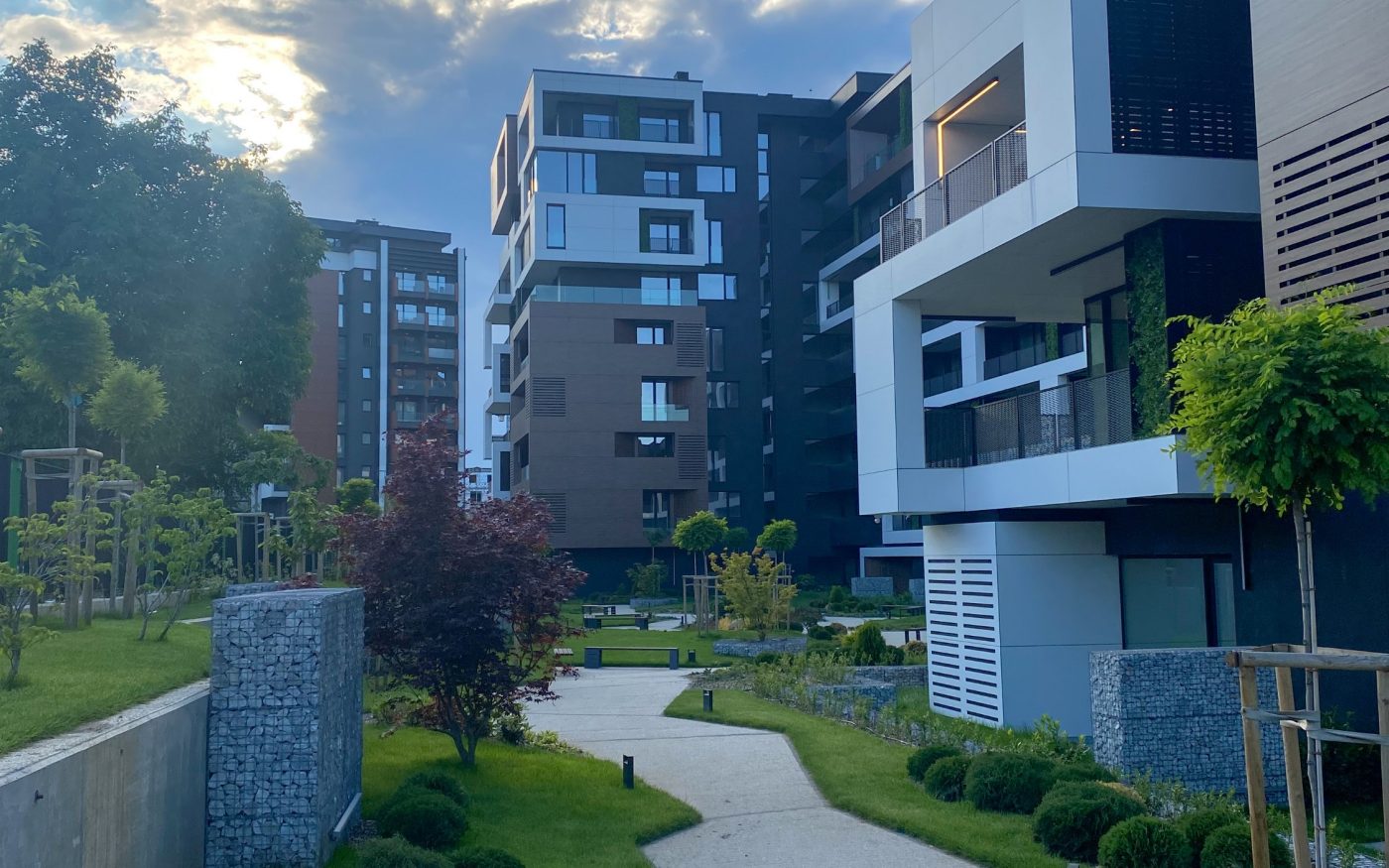 Многофамилна сграда,  RU House