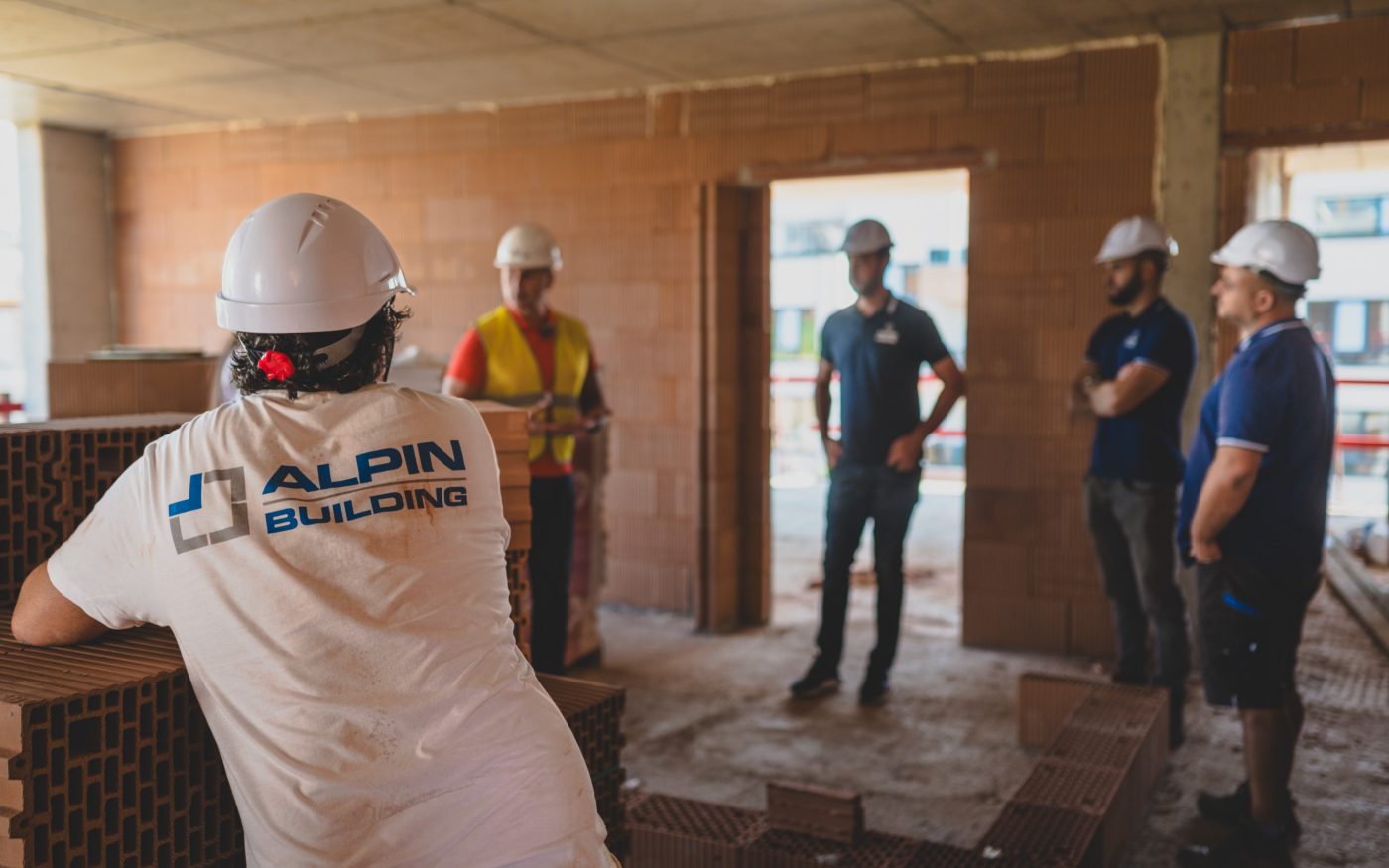 Многофамилна сграда, Tiffany