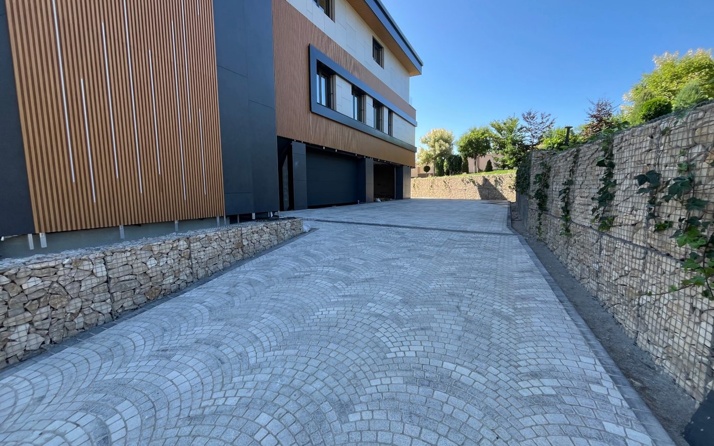 Частна къща, с. Момино