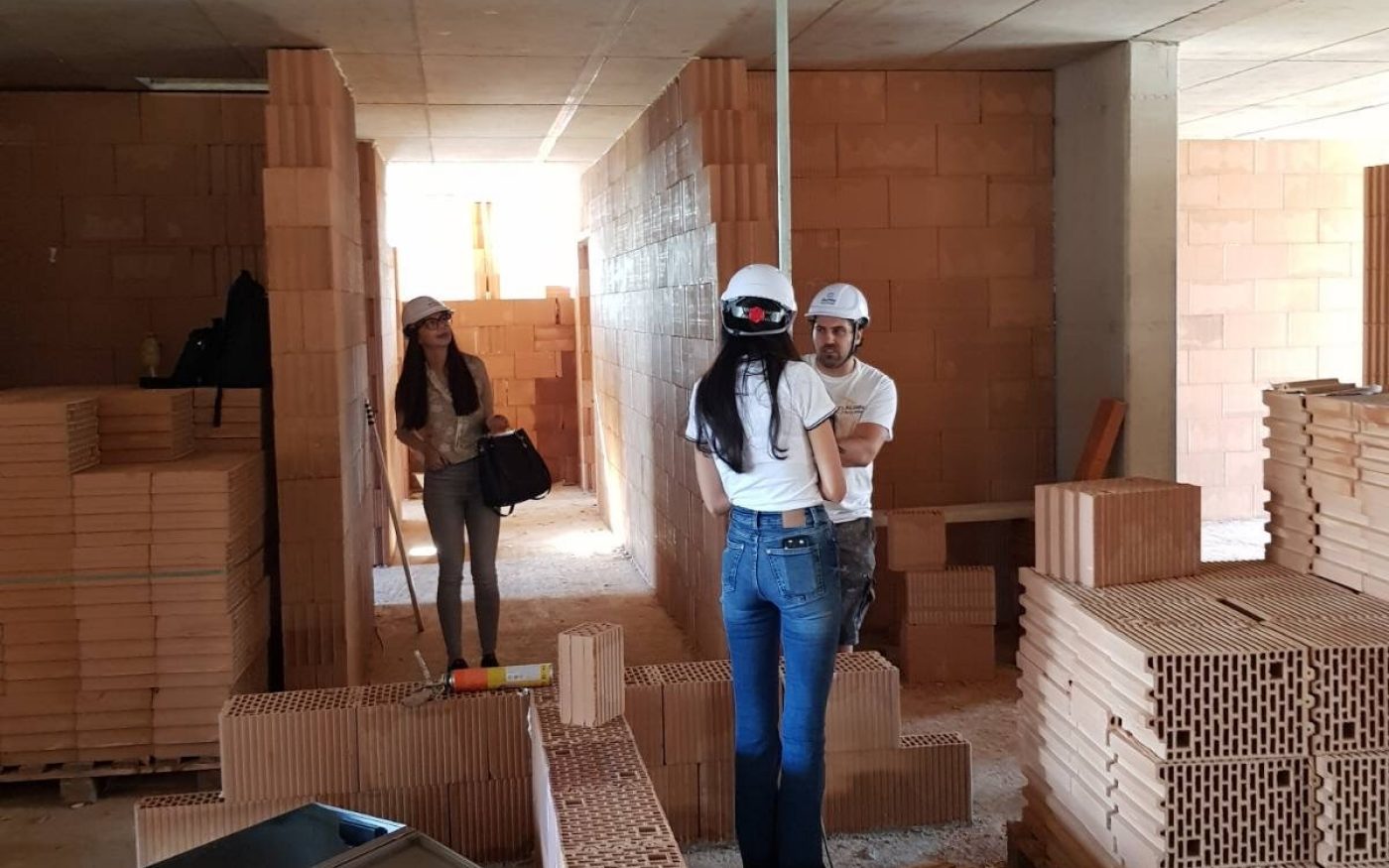 Многофамилна сграда, Tiffany