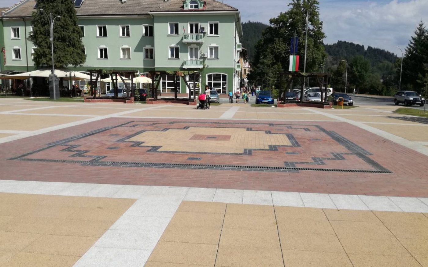 Площад Рудозем