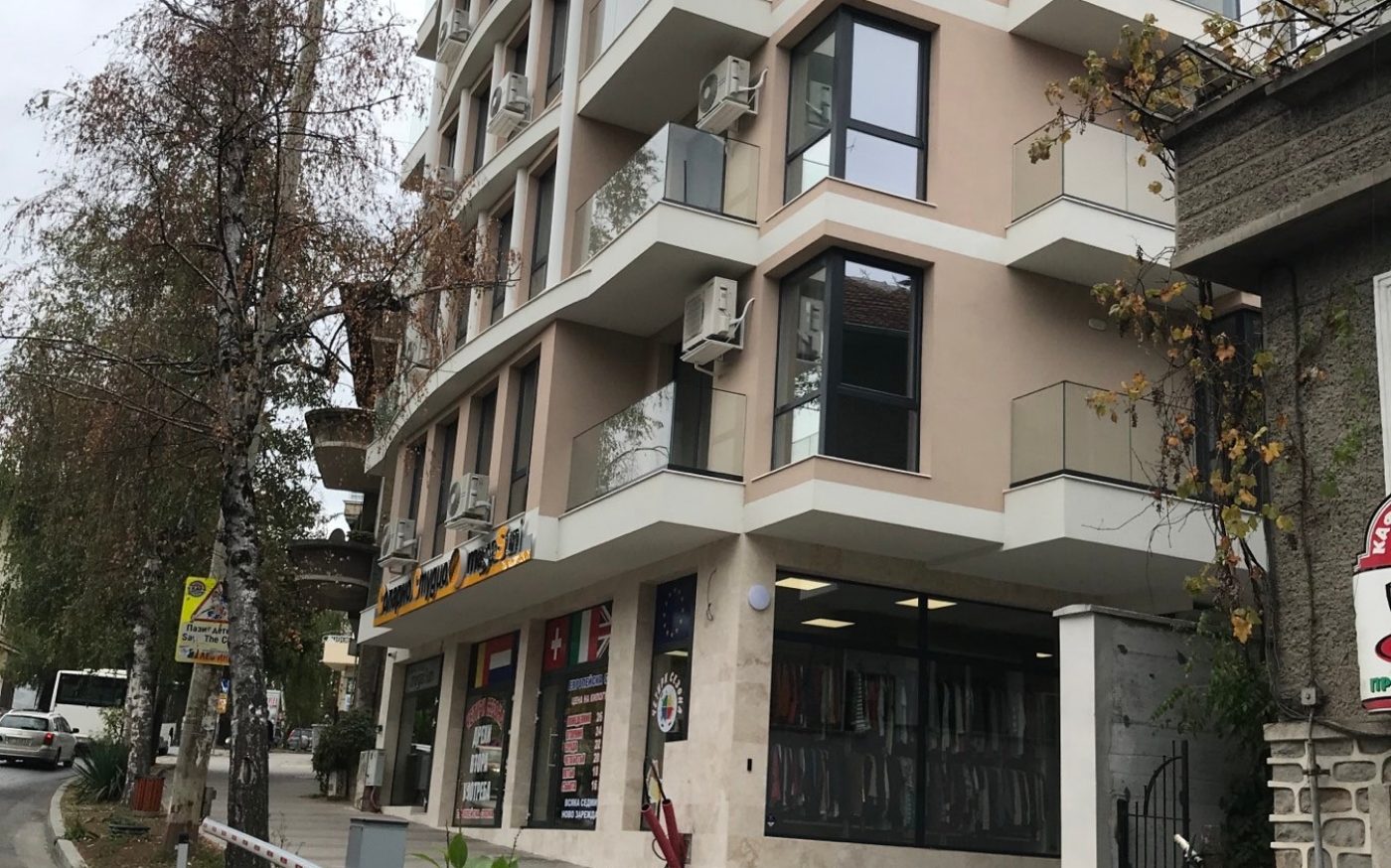 Многофамилна сграда