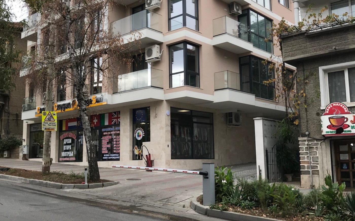 Многофамилна сграда