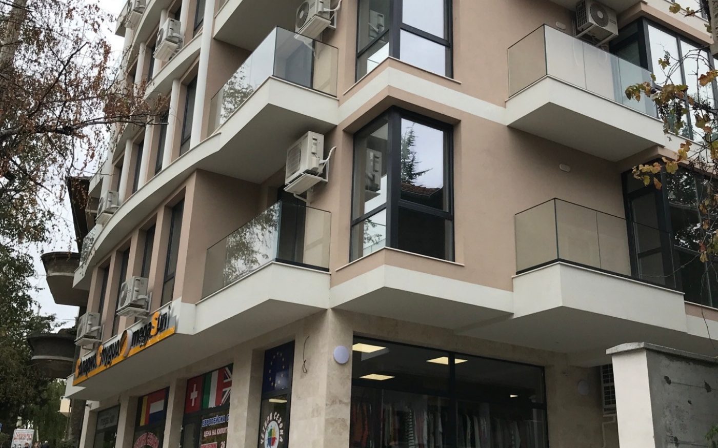 Многофамилна сграда