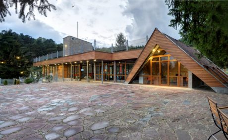 “Лифт – гр. Сопот” на арх. Невена Русева и арх. Пламен Русев