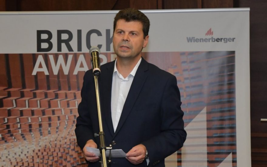 инж. Петър Петров – Мениджър продукти и продажби