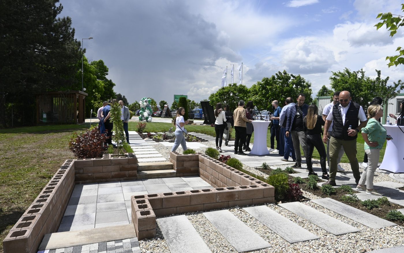 Откриване на разширена и обновена мострена градина