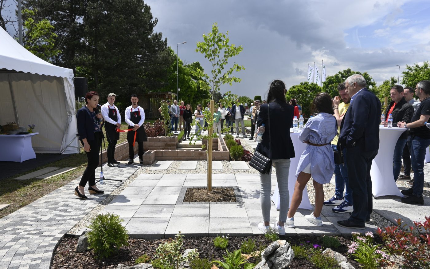 Откриване на разширена и обновена мострена градина